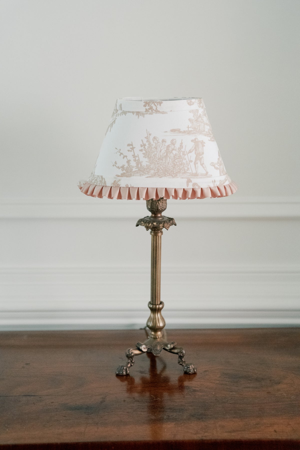 8" Tan & Ivory French Toile Oval Lampshade