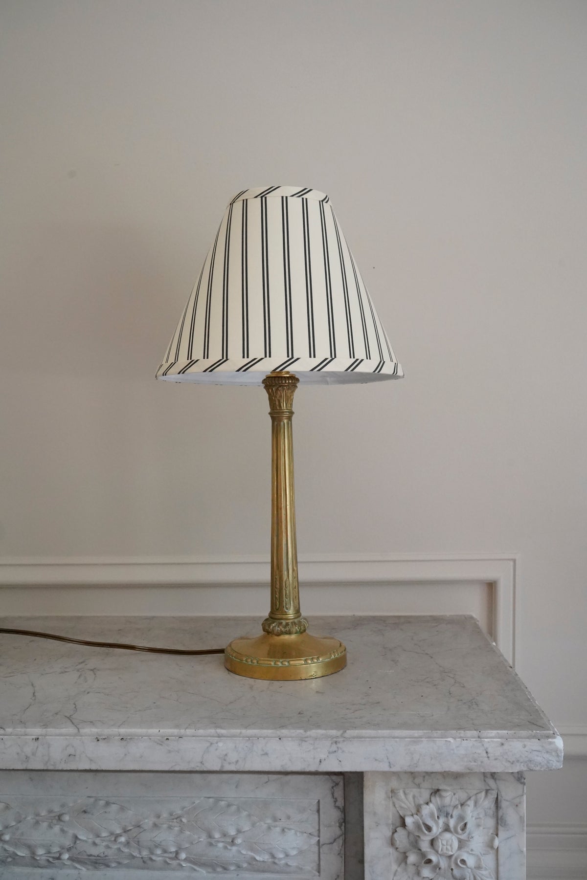 10" French Cream & Black Stripe Chimney Shade