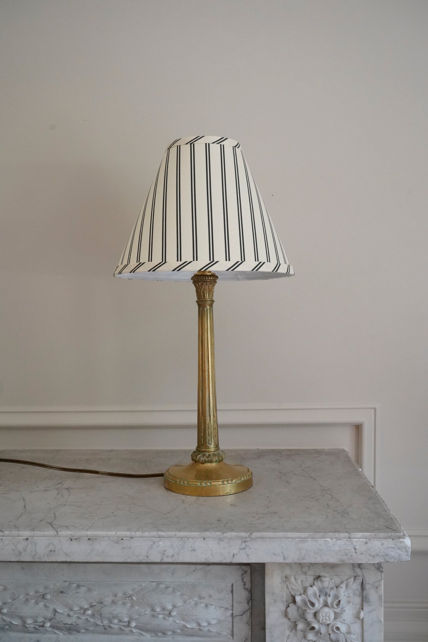 10" French Cream & Black Stripe Chimney Shade